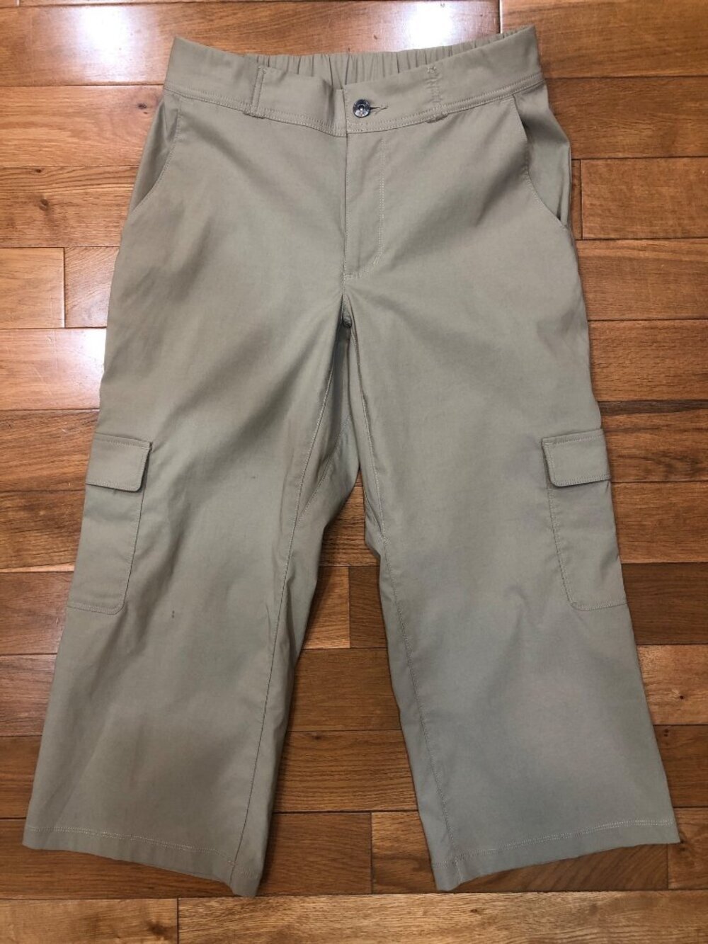 Duluth Trading Co Wide Leg Cargo Utility Beige Capris Size 6